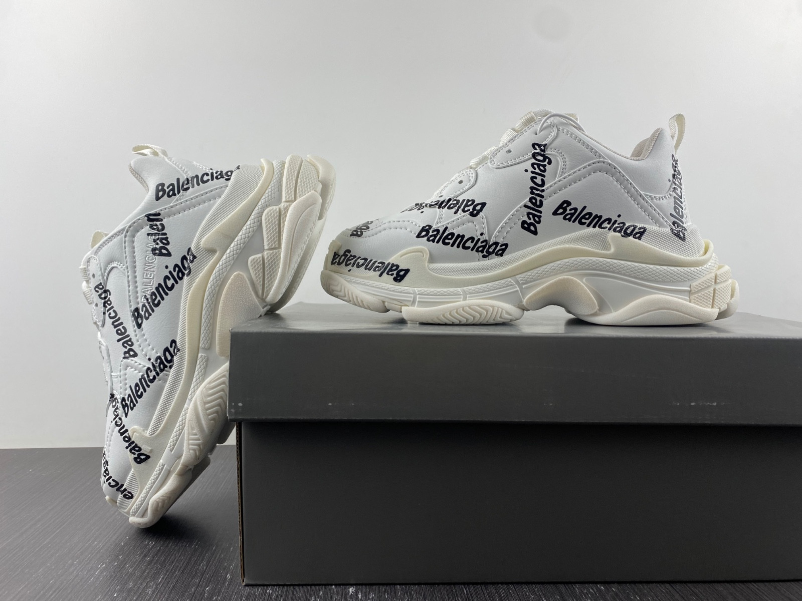Ba*len*cia*ga triple s 524039 w2fa8 9010